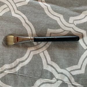 Mac Brush 190 foundation brush